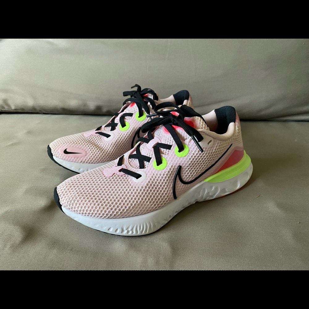 Women Nike Renew